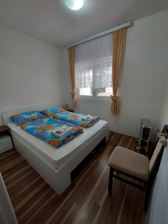 Adam' S Apartment 3 Kladovo Exteriör bild